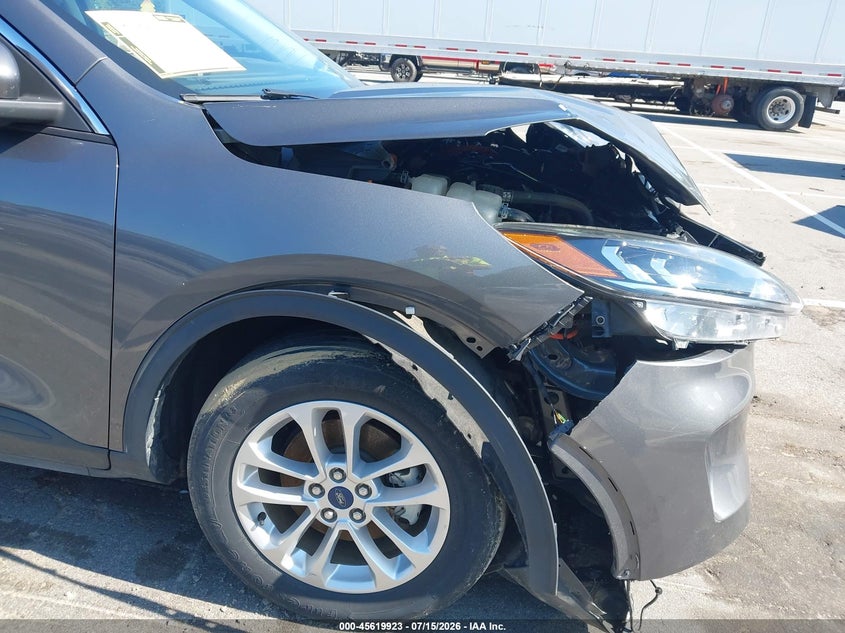 2021 Ford Escape VIN 1FMCU9BZ9MUB26496 IAAI salvage auction — FRONT END, Salvage Title, sold $2,900 on 2026-08-15 (photo 6)