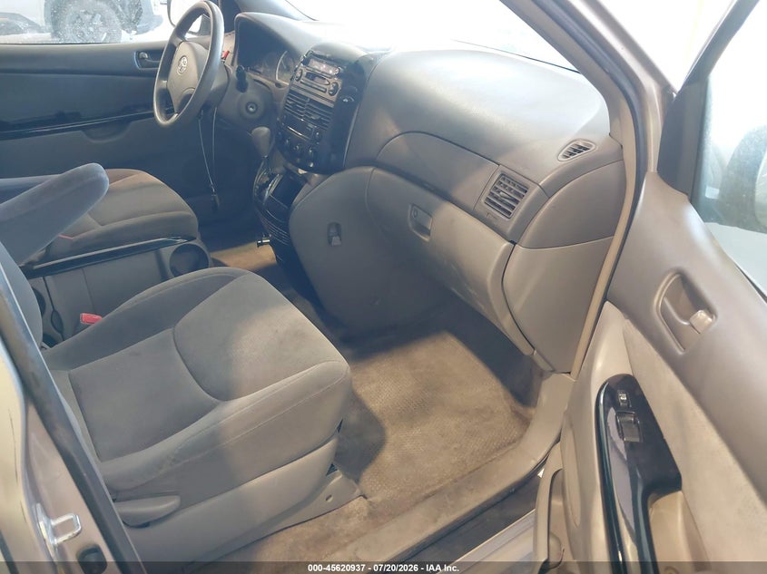 2005 Toyota Sienna VIN 5TDZA23C05S329940 IAAI salvage auction — NORMAL WEAR, Clear (Utah), sold $350 on 2026-07-29 (photo 5)
