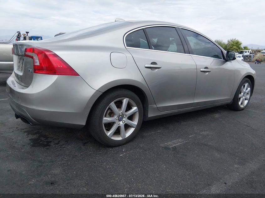 2016 Volvo S60 VIN YV126MFK2G2392799 IAAI salvage auction — NORMAL WEAR, Clear (California), sold $25 on 2026-07-24 (photo 4)