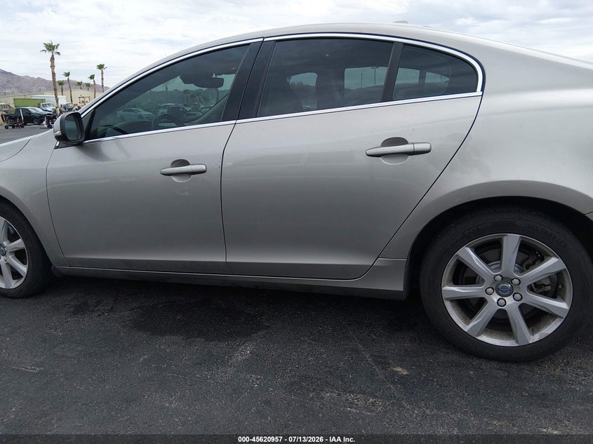 2016 Volvo S60 VIN YV126MFK2G2392799 IAAI salvage auction — NORMAL WEAR, Clear (California), sold $25 on 2026-07-24 (photo 6)