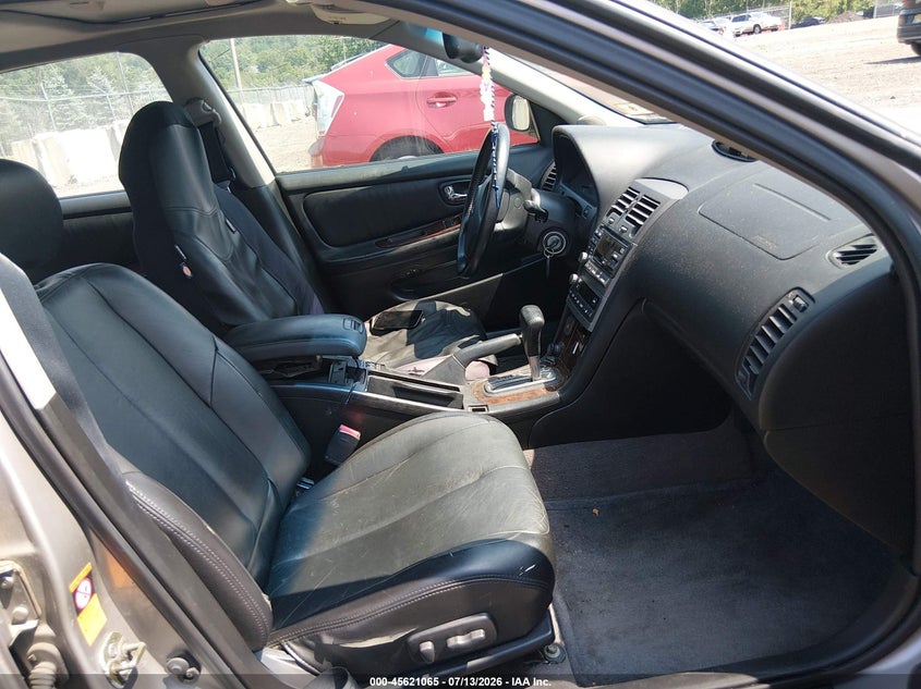 2001 Nissan Maxima VIN JN1CA31A71T311155 IAAI salvage auction — NORMAL WEAR, Clear (New Jersey), sold $400 on 2026-07-30 (photo 5)