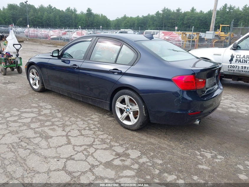 2014 BMW 3er VIN WBA3B1C51EK133508 IAAI salvage auction — NORMAL WEAR, Original (Maine), sold $450 on 2026-08-10 (photo 3)