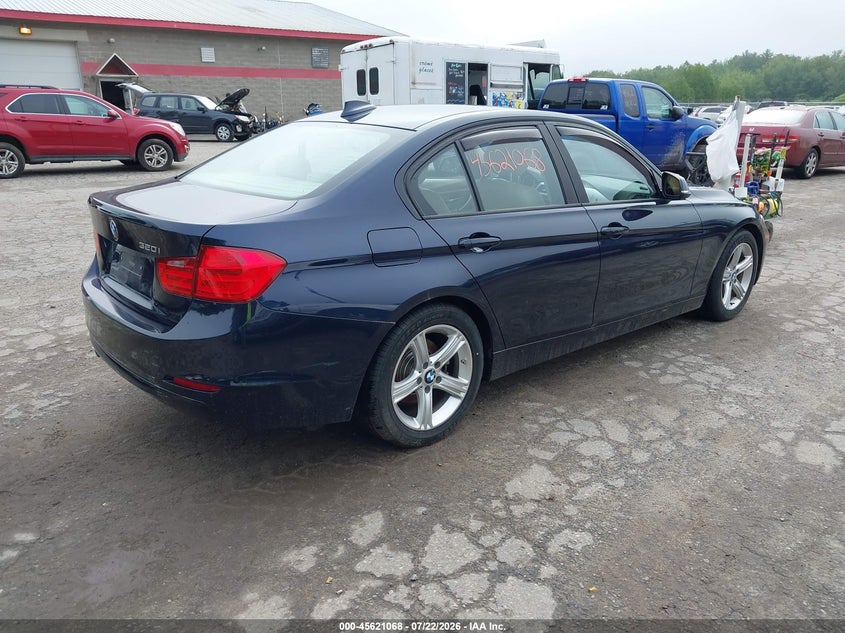 2014 BMW 3er VIN WBA3B1C51EK133508 IAAI salvage auction — NORMAL WEAR, Original (Maine), sold $450 on 2026-08-10 (photo 4)