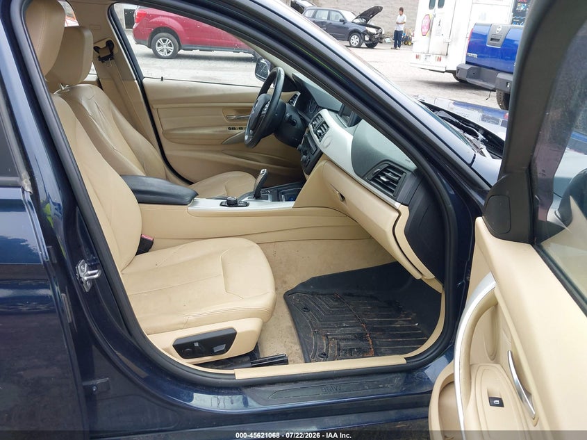 2014 BMW 3er VIN WBA3B1C51EK133508 IAAI salvage auction — NORMAL WEAR, Original (Maine), sold $450 on 2026-08-10 (photo 5)