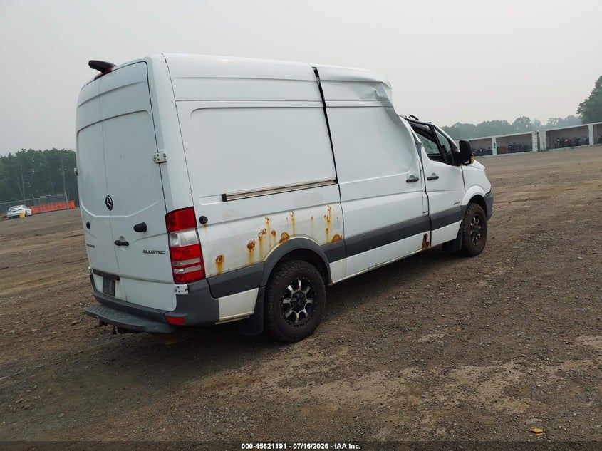 2016 Mercedes-benz Sprinter VIN WD3PE7CD4GP259710 IAAI salvage auction — NORMAL WEAR, Clear (New Jersey), sold $1,225 on 2026-07-30 (photo 4)
