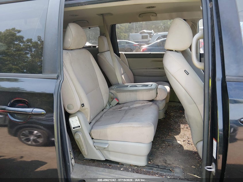 2016 Kia SEDONA VIN KNDMB5C16G6148089 IAAI salvage auction — NORMAL WEAR, Clear (Maryland), sold $800 on 2026-07-29 (photo 8)