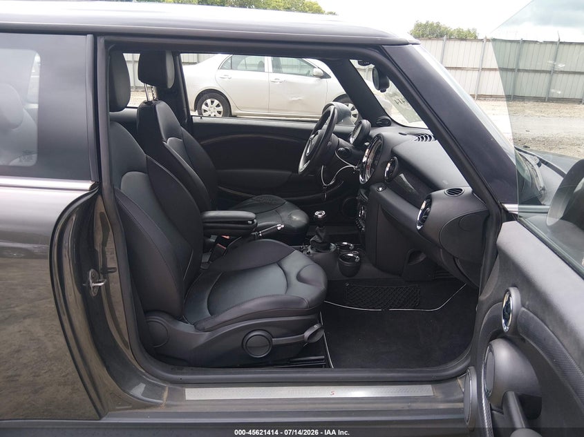 2012 Mini Cooper VIN WMWSV3C58CTY27411 IAAI salvage auction — NORMAL WEAR, Salvage Title, sold $200 on 2026-07-23 (photo 5)