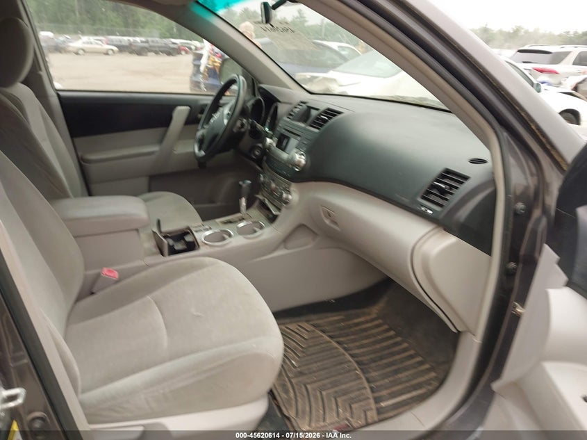 2012 Toyota Highlander VIN 5TDBK3EH8CS157229 IAAI salvage auction — NORMAL WEAR, Clear (Massachusetts), sold $25 on 2026-07-24 (photo 5)