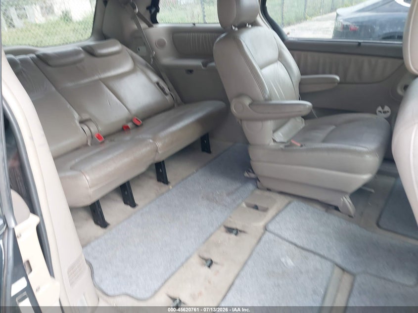 2004 Toyota Sienna VIN 5TDZA22C34S210683 IAAI salvage auction — SIDE, Clear (Florida), sold $900 on 2026-07-15 (photo 8)