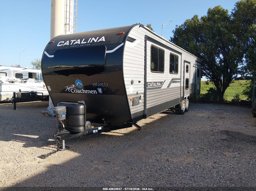 2024 Coachmen Catalina VIN 5ZT2CAYB2RX030583 IAAI salvage auction — HAIL, Wait Title, sold $13,500 on 2026-09-22 (photo 2)