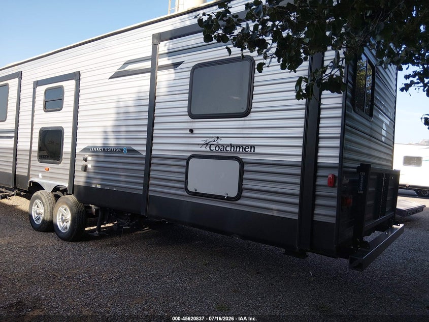2024 Coachmen Catalina VIN 5ZT2CAYB2RX030583 IAAI salvage auction — HAIL, Wait Title, sold $13,500 on 2026-09-22 (photo 3)