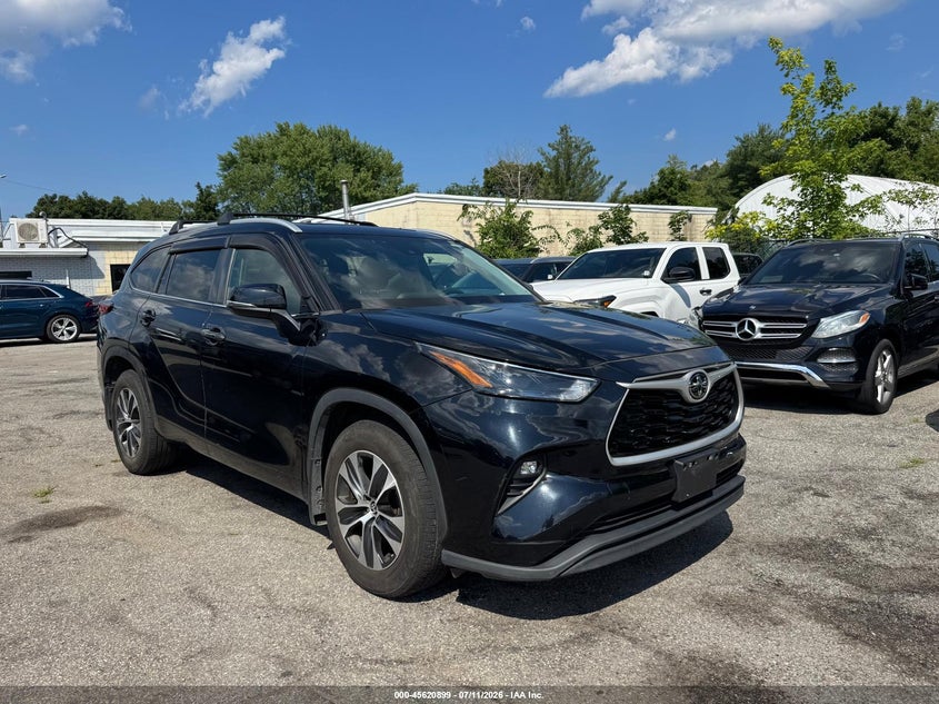 2023 Toyota Highlander VIN 5TDKDRBH1PS011052 IAAI salvage auction — UNKNOWN, Salvage Title, sold $8,900 on 2026-07-22 (photo 1)