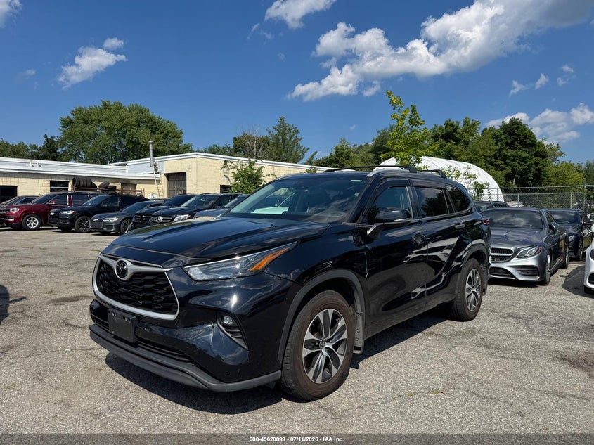 2023 Toyota Highlander VIN 5TDKDRBH1PS011052 IAAI salvage auction — UNKNOWN, Salvage Title, sold $8,900 on 2026-07-22 (photo 2)