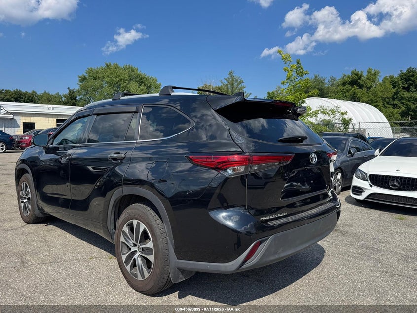2023 Toyota Highlander VIN 5TDKDRBH1PS011052 IAAI salvage auction — UNKNOWN, Salvage Title, sold $8,900 on 2026-07-22 (photo 3)