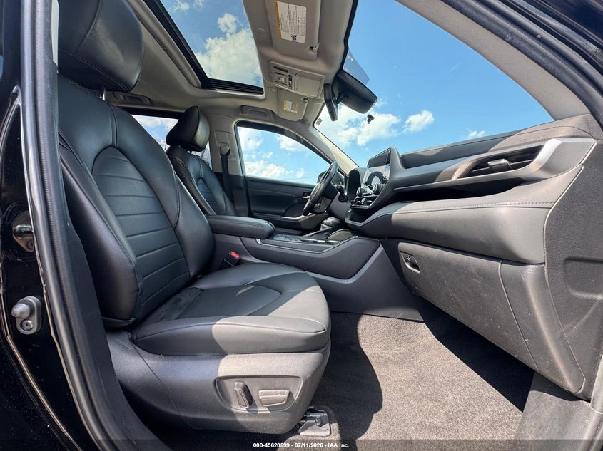 2023 Toyota Highlander VIN 5TDKDRBH1PS011052 IAAI salvage auction — UNKNOWN, Salvage Title, sold $8,900 on 2026-07-22 (photo 5)