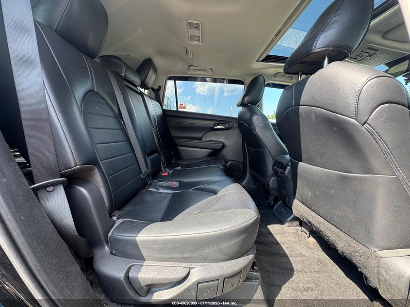 2023 Toyota Highlander VIN 5TDKDRBH1PS011052 IAAI salvage auction — UNKNOWN, Salvage Title, sold $8,900 on 2026-07-22 (photo 6)