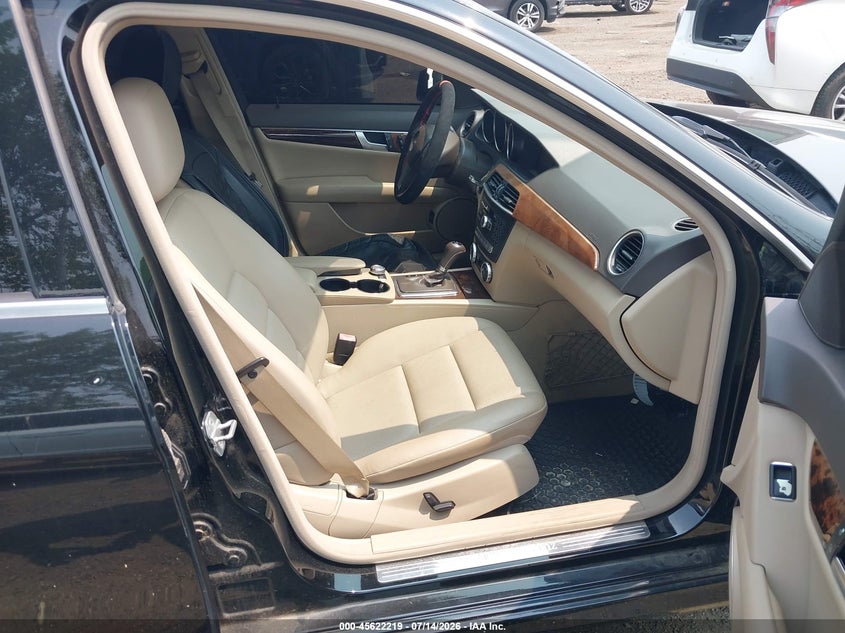 2012 Mercedes-benz C class VIN WDDGF8BB2CR210583 IAAI salvage auction — NORMAL WEAR, Clear (New Jersey), sold $1,750 on 2026-07-27 (photo 5)