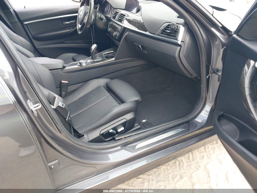 2016 BMW 3er VIN WBA8E9G57GNU30077 IAAI salvage auction — RIGHT FRONT, Salvage Title, sold $2,550 on 2026-08-18 (photo 5)