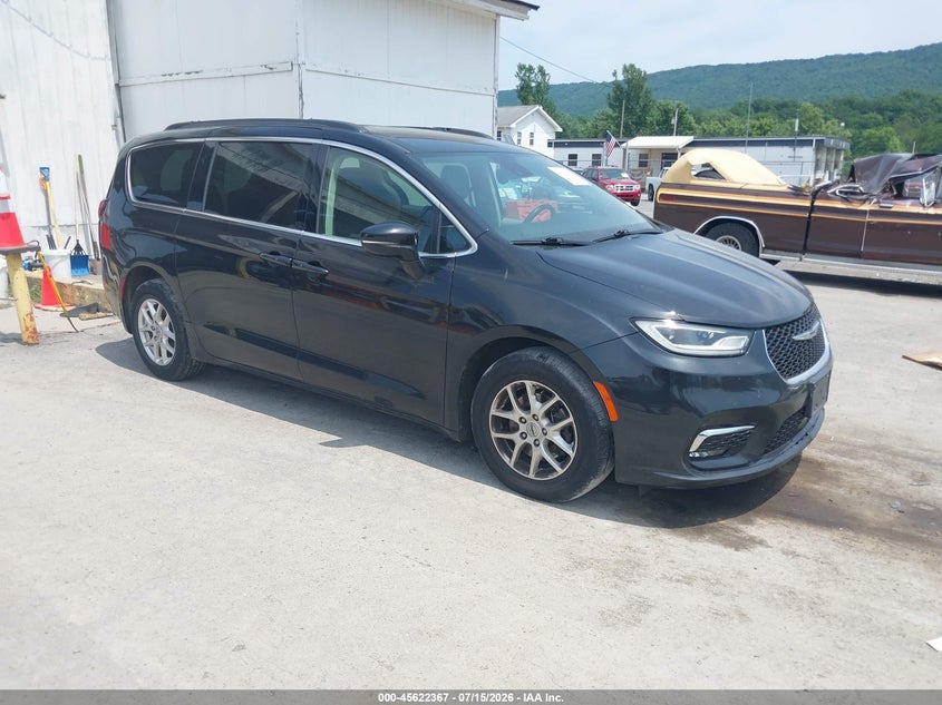 2022 Chrysler Pacifica VIN 2C4RC1BG9NR132590 IAAI salvage auction — REAR END, Salvage Title, sold $8,750 on 2026-08-26 (photo 1)