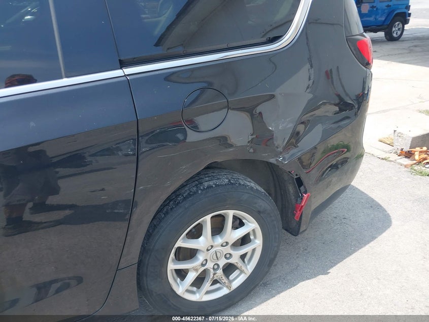 2022 Chrysler Pacifica VIN 2C4RC1BG9NR132590 IAAI salvage auction — REAR END, Salvage Title, sold $8,750 on 2026-08-26 (photo 6)