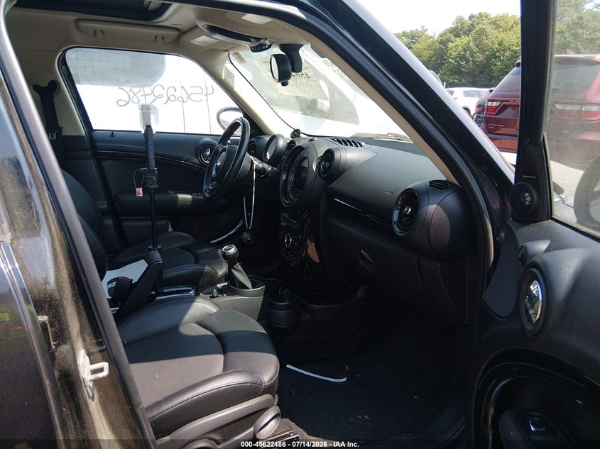 2016 Mini Countryman VIN WMWZC5C52GWT39592 IAAI salvage auction — NORMAL WEAR, Clear (Massachusetts), sold $225 on 2026-07-28 (photo 5)