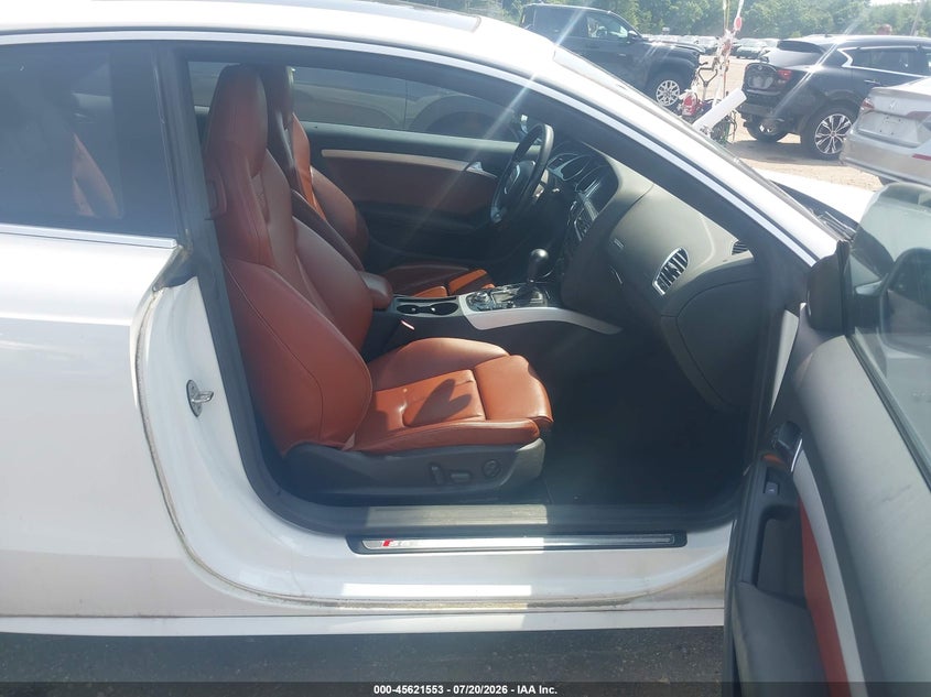 2009 Audi S5 VIN WAURV78T99A036595 IAAI salvage auction — NORMAL WEAR, Clear (Massachusetts), sold $500 on 2026-07-31 (photo 5)