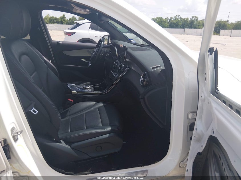 2019 Mercedes-benz Glc VIN WDC0G4KB5KF664922 IAAI salvage auction — SIDE, Original (Texas), sold $7,800 on 2026-08-19 (photo 5)