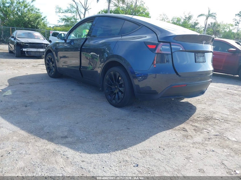 2024 Tesla Model y VIN 7SAYGDEE2RA317125 IAAI salvage auction — FRONT END, Salvage Title, sold $13,950 on 2026-08-27 (photo 3)