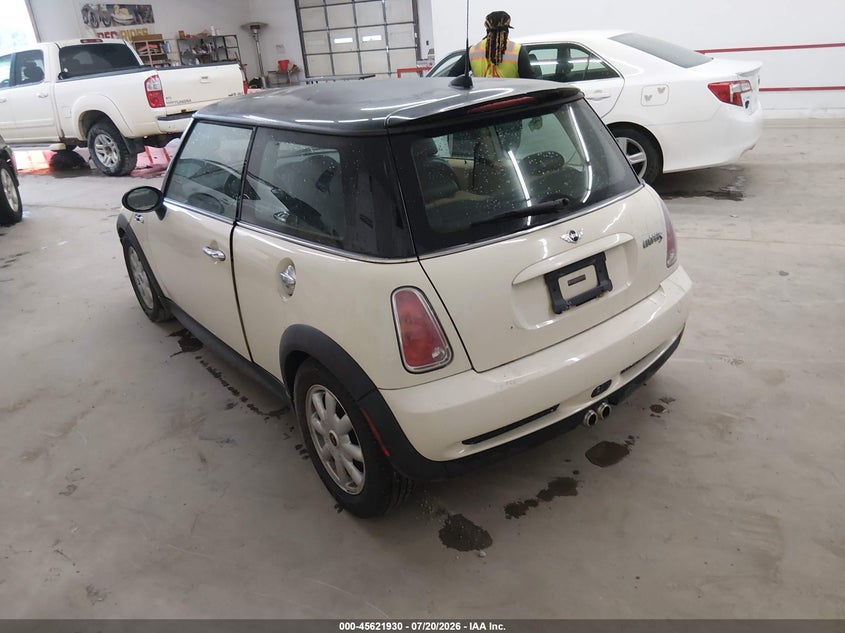 2005 Mini Cooper VIN WMWRE33425TD91652 IAAI salvage auction — NORMAL WEAR, Clear (Illinois), sold $25 on 2026-07-29 (photo 3)