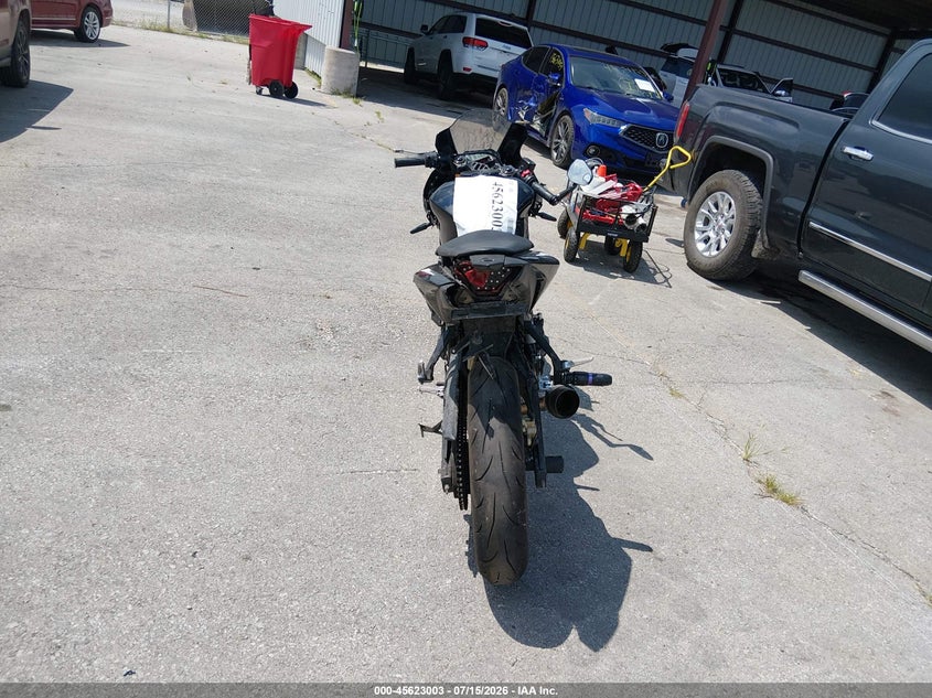 2020 Yamaha Yzf VIN MH3RH18Y9LK003568 IAAI salvage auction — REAR END, Salvage (Missouri), sold $450 on 2026-08-19 (photo 6)