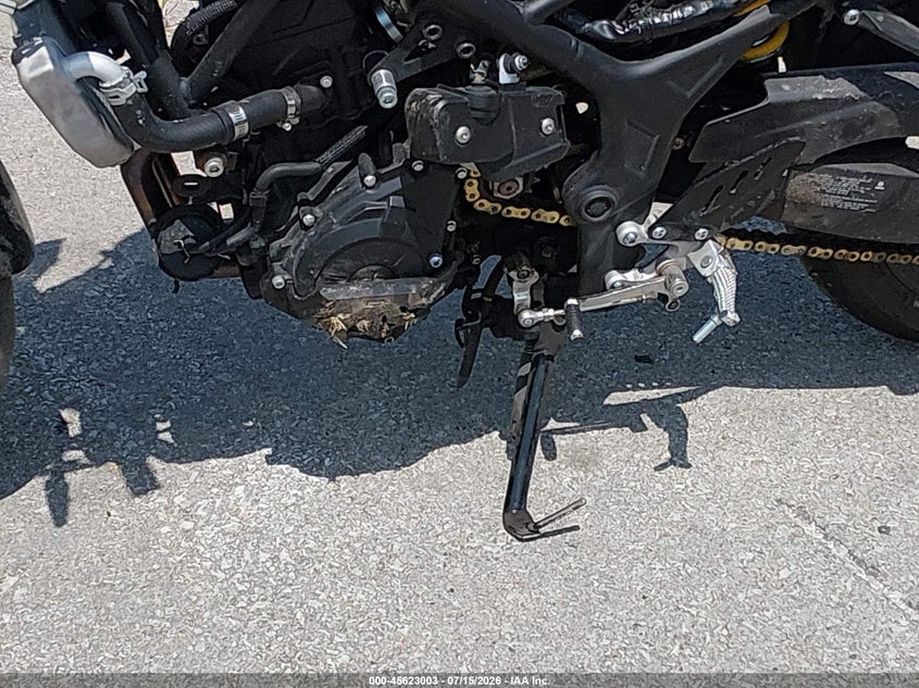 2020 Yamaha Yzf VIN MH3RH18Y9LK003568 IAAI salvage auction — REAR END, Salvage (Missouri), sold $450 on 2026-08-19 (photo 9)