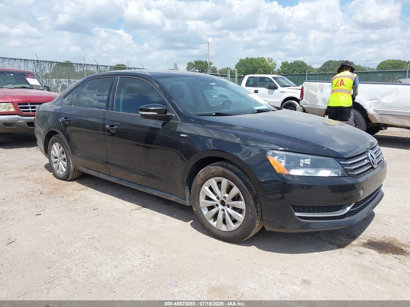 2015 Volkswagen Passat VIN 1VWAT7A32FC052442 IAAI salvage auction — NORMAL WEAR, Clear (Kansas), sold $725 on 2026-07-24 (photo 1)