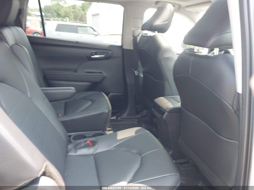 2026 Toyota Highlander VIN 5TDKDRBH5TS600583 IAAI salvage auction — REAR END, Salvage Title, sold $22,100 on 2026-07-28 (photo 8)