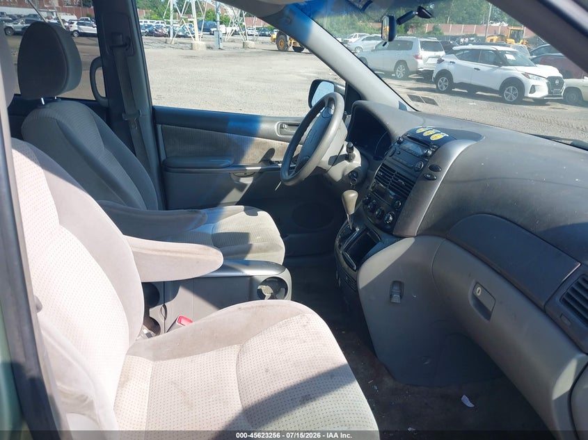 2010 Toyota Sienna VIN 5TDKK4CC0AS333572 IAAI salvage auction — NORMAL WEAR, Clear (Pennsylvania), sold $1,250 on 2026-07-24 (photo 5)