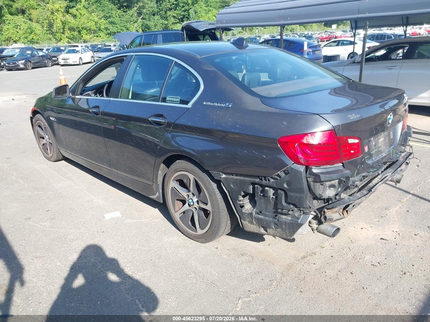 2012 BMW 5er VIN WBAFZ9C55CC751722 IAAI salvage auction — REAR END, Salvage (Connecticut), sold $1,750 on 2026-08-01 (photo 3)