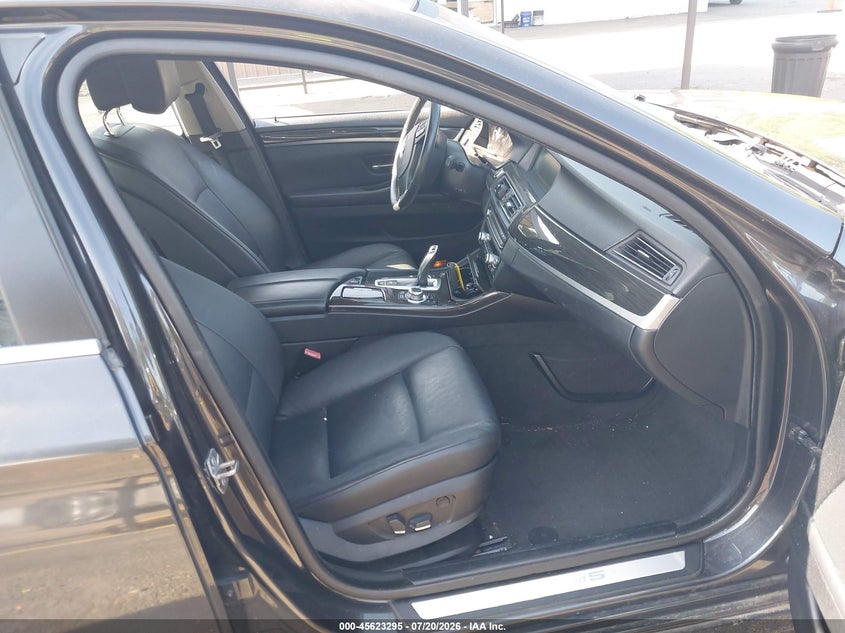 2012 BMW 5er VIN WBAFZ9C55CC751722 IAAI salvage auction — REAR END, Salvage (Connecticut), sold $1,750 on 2026-08-01 (photo 5)