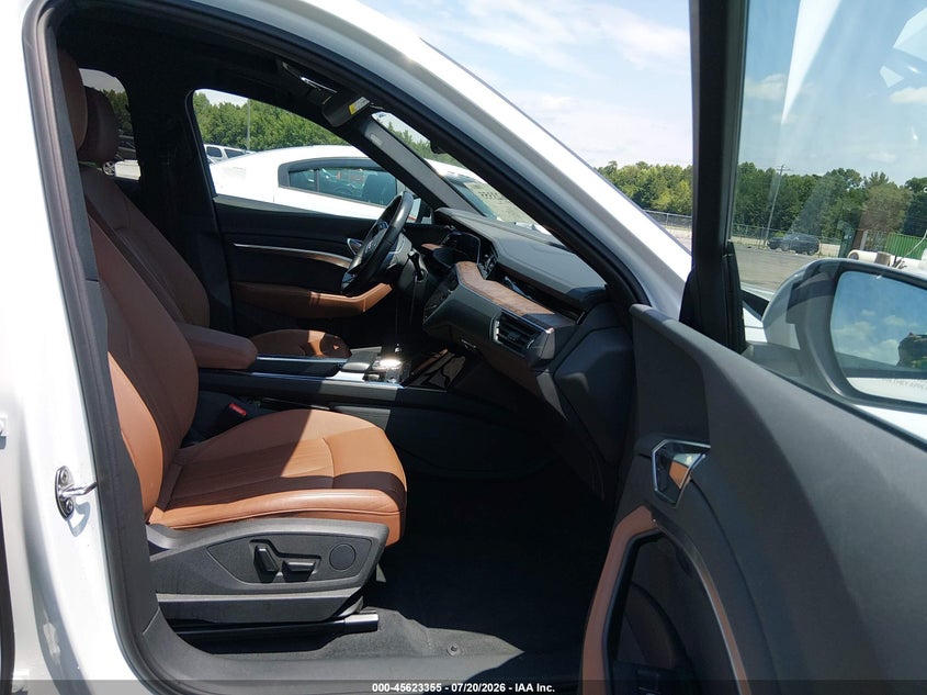 2022 Audi E-tron sportback VIN WA11AAGEXNB013059 IAAI salvage auction — LEFT FRONT, Salvage (North Carolina), sold $17,000 on 2026-08-02 (photo 5)