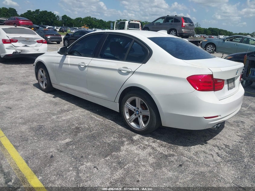 2013 BMW 3er VIN WBA3B5G54DNS04344 IAAI salvage auction — NORMAL WEAR, Salvage Title, sold $400 on 2026-07-30 (photo 3)