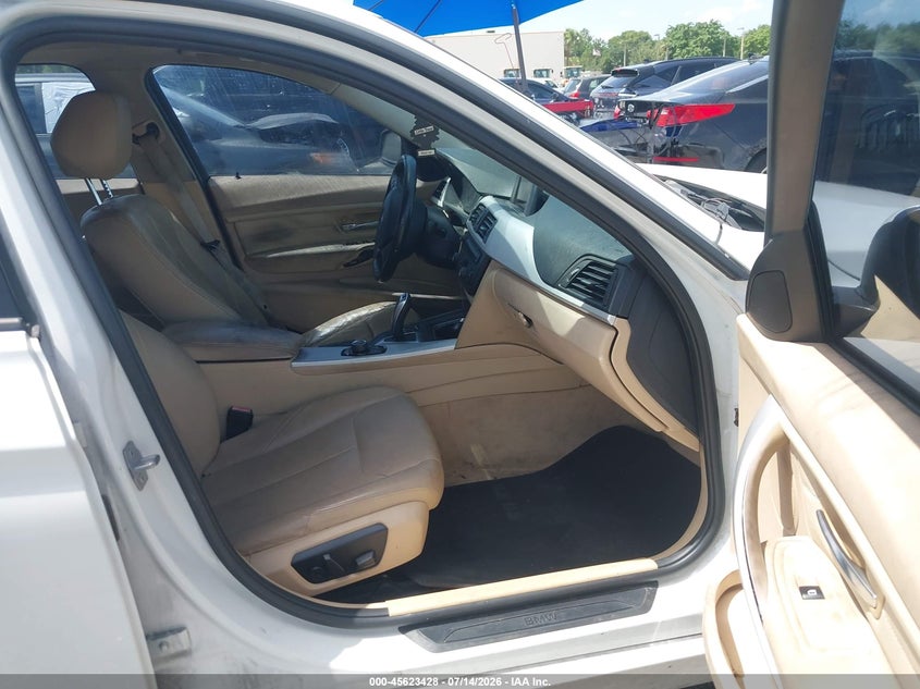 2013 BMW 3er VIN WBA3B5G54DNS04344 IAAI salvage auction — NORMAL WEAR, Salvage Title, sold $400 on 2026-07-30 (photo 5)