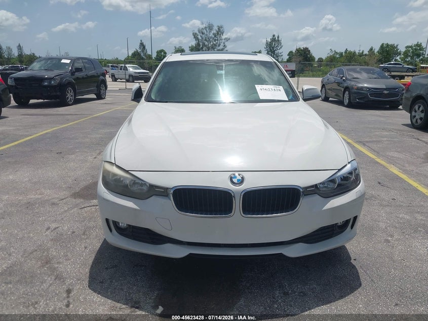 2013 BMW 3er VIN WBA3B5G54DNS04344 IAAI salvage auction — NORMAL WEAR, Salvage Title, sold $400 on 2026-07-30 (photo 6)