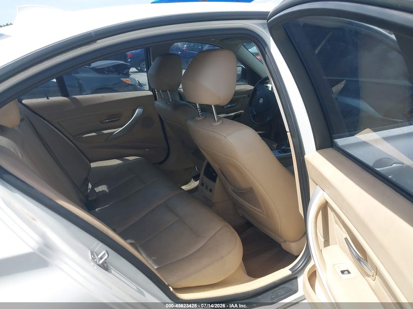 2013 BMW 3er VIN WBA3B5G54DNS04344 IAAI salvage auction — NORMAL WEAR, Salvage Title, sold $400 on 2026-07-30 (photo 8)