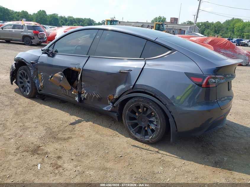 2023 Tesla Model y VIN 7SAYGDEE4PF861741 IAAI salvage auction — SIDE, Salvage (Idaho), sold $10,200 on 2026-08-02 (photo 3)