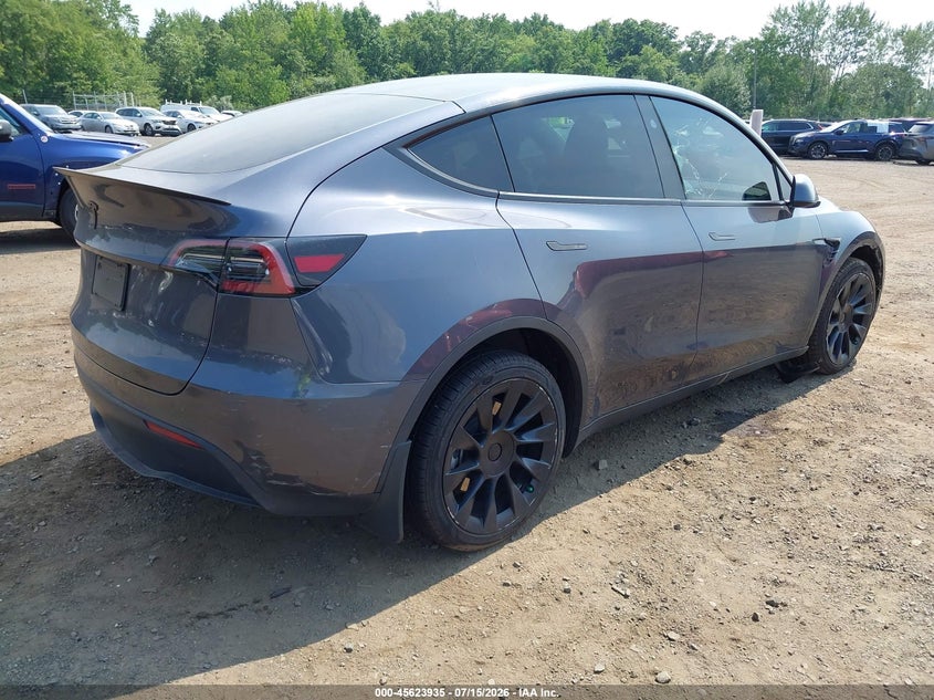 2023 Tesla Model y VIN 7SAYGDEE4PF861741 IAAI salvage auction — SIDE, Salvage (Idaho), sold $10,200 on 2026-08-02 (photo 4)