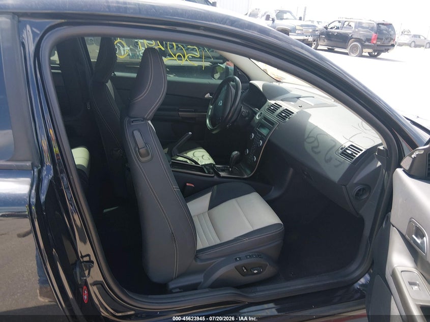 2013 Volvo C30 VIN YV1672MK2D2303007 IAAI salvage auction — LEFT SIDE, Salvage (Missouri), sold $550 on 2026-08-17 (photo 5)