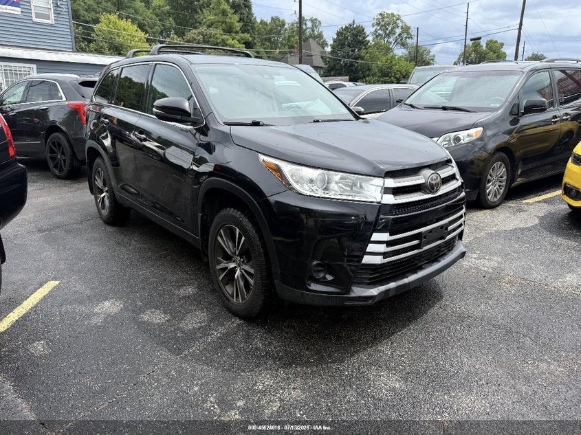 2018 Toyota Highlander VIN 5TDBZRFH1JS883847 IAAI salvage auction — NORMAL WEAR, Clear (Indiana), sold $10,100 on 2026-07-29 (photo 1)