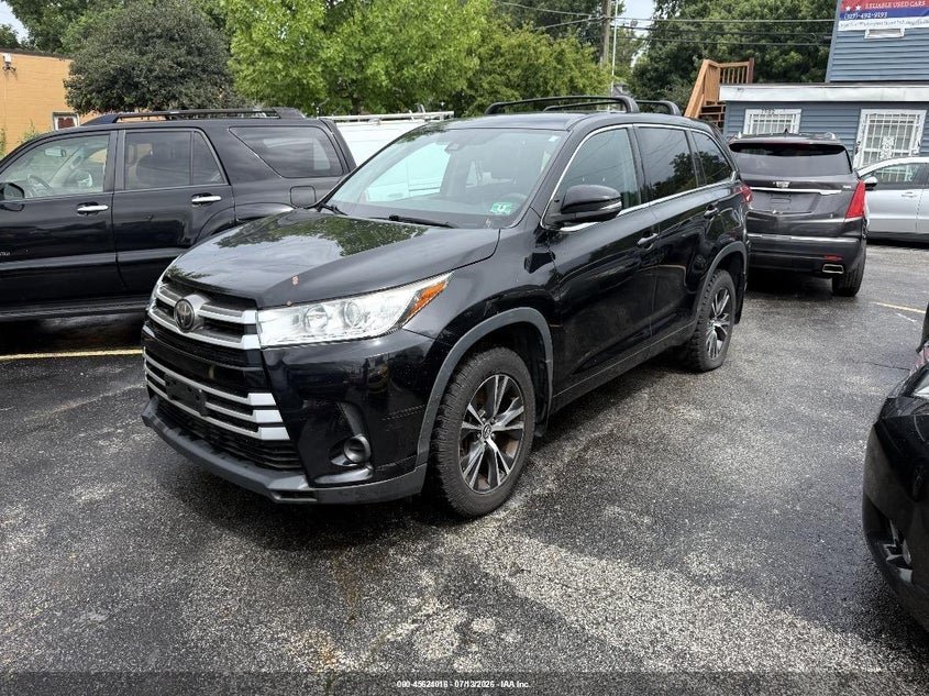 2018 Toyota Highlander VIN 5TDBZRFH1JS883847 IAAI salvage auction — NORMAL WEAR, Clear (Indiana), sold $10,100 on 2026-07-29 (photo 2)