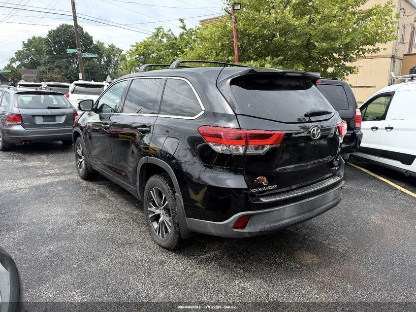 2018 Toyota Highlander VIN 5TDBZRFH1JS883847 IAAI salvage auction — NORMAL WEAR, Clear (Indiana), sold $10,100 on 2026-07-29 (photo 3)