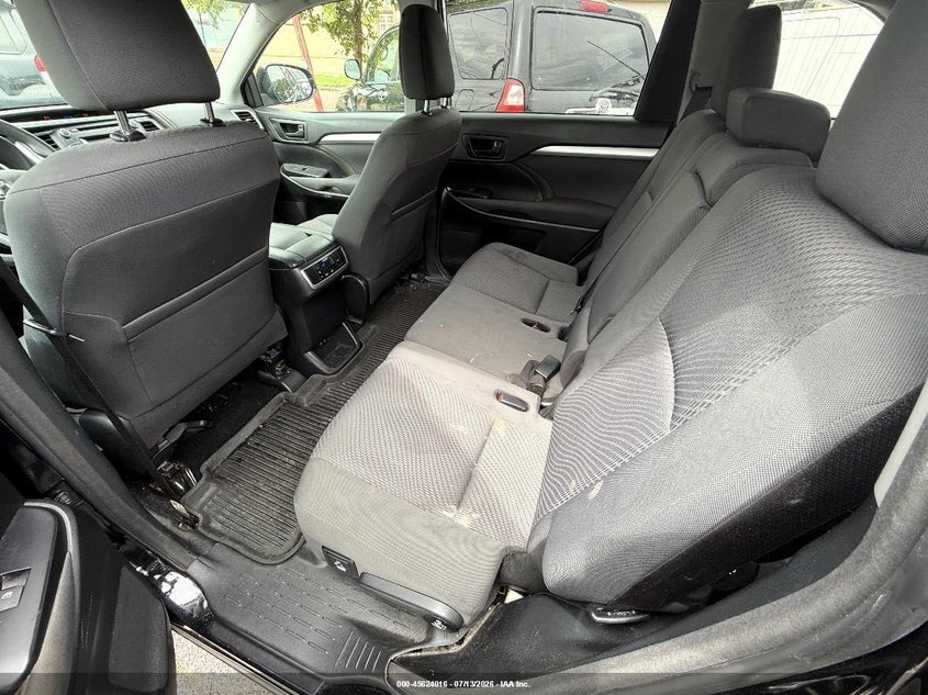 2018 Toyota Highlander VIN 5TDBZRFH1JS883847 IAAI salvage auction — NORMAL WEAR, Clear (Indiana), sold $10,100 on 2026-07-29 (photo 8)