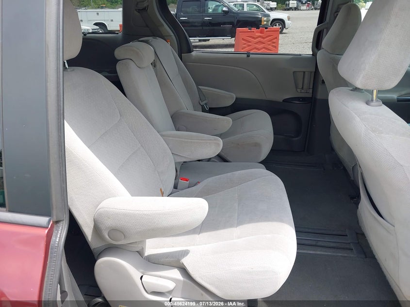 2016 Toyota Sienna VIN 5TDKK3DC7GS693391 IAAI salvage auction — NORMAL WEAR, Salvage Title, sold $400 on 2026-07-28 (photo 8)