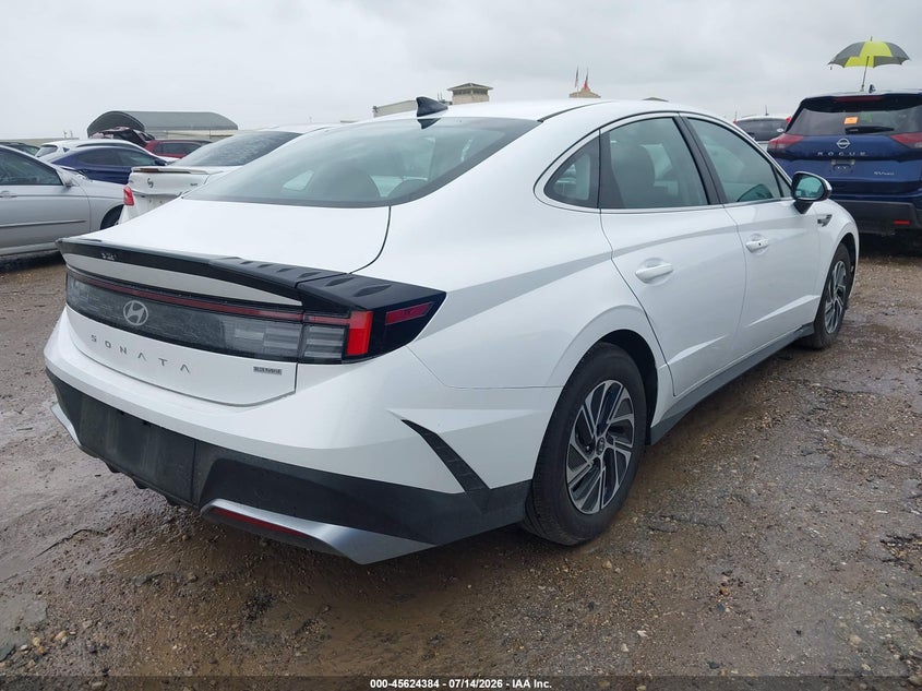 2026 Hyundai Sonata hybrid VIN KMHL24JJ3TA147767 IAAI salvage auction — ENGINE DAMAGE, Enterprise Vehicles Clear Only (Texas), sold $17,900 on 2026-07-20 (photo 4)